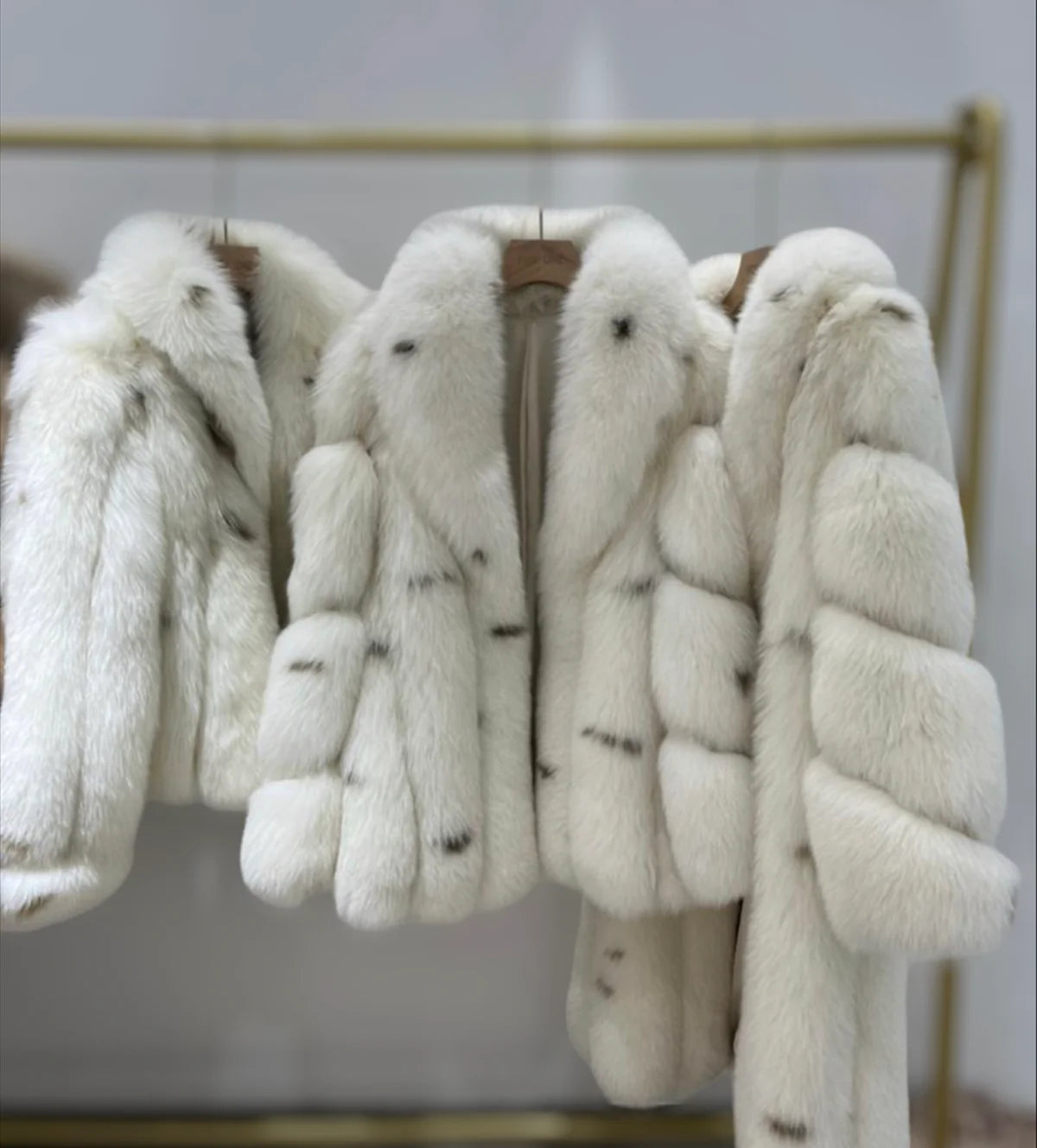WHITE SWAN